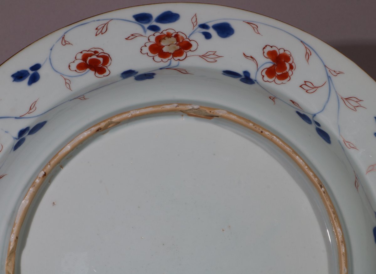 Une belle paire de grands plats chinois de style Imari, époque Kangxi, début du XVIIIe siècle-photo-5