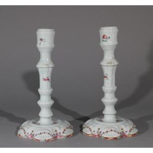 Paire de chandeliers d'exportation Chinois Famille Rose Qianlong C1760-80