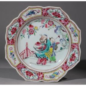 Une Petite Assiette Famille Rose Yongzheng C1730-40