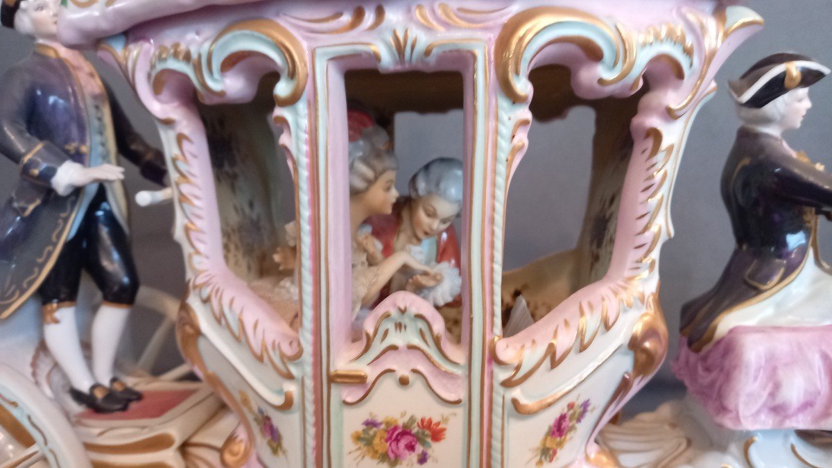 Carrosse En Porcelaine Tiré Par 4 Chevaux-photo-2