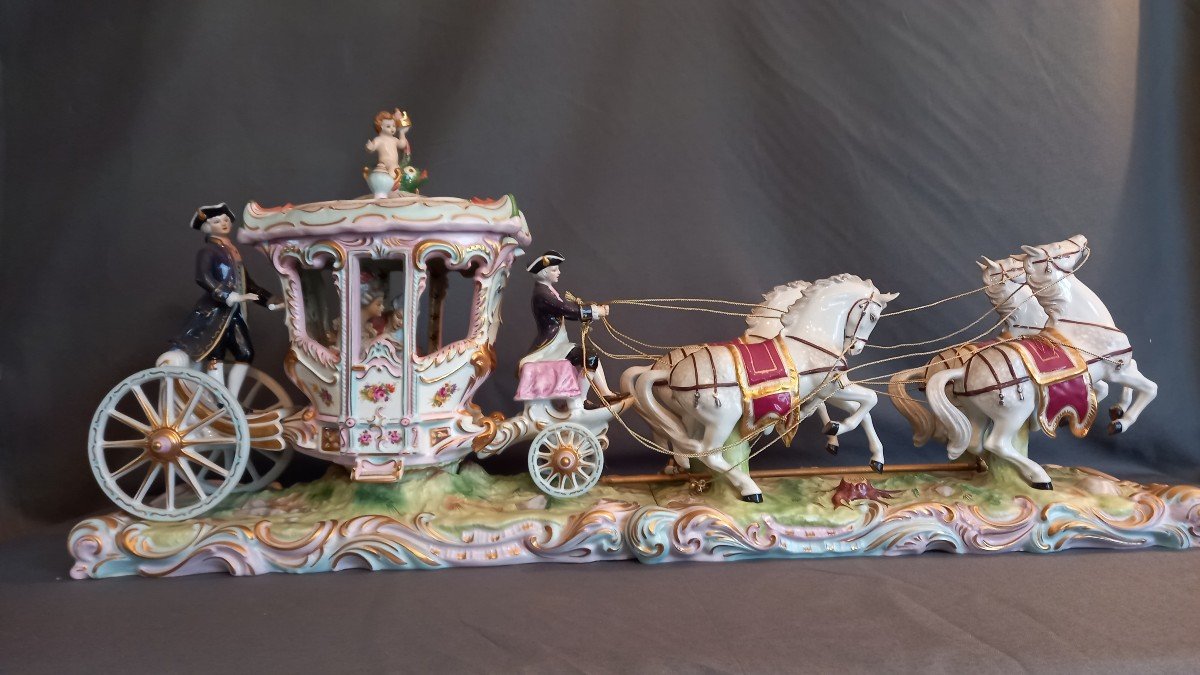 Carrosse En Porcelaine Tiré Par 4 Chevaux
