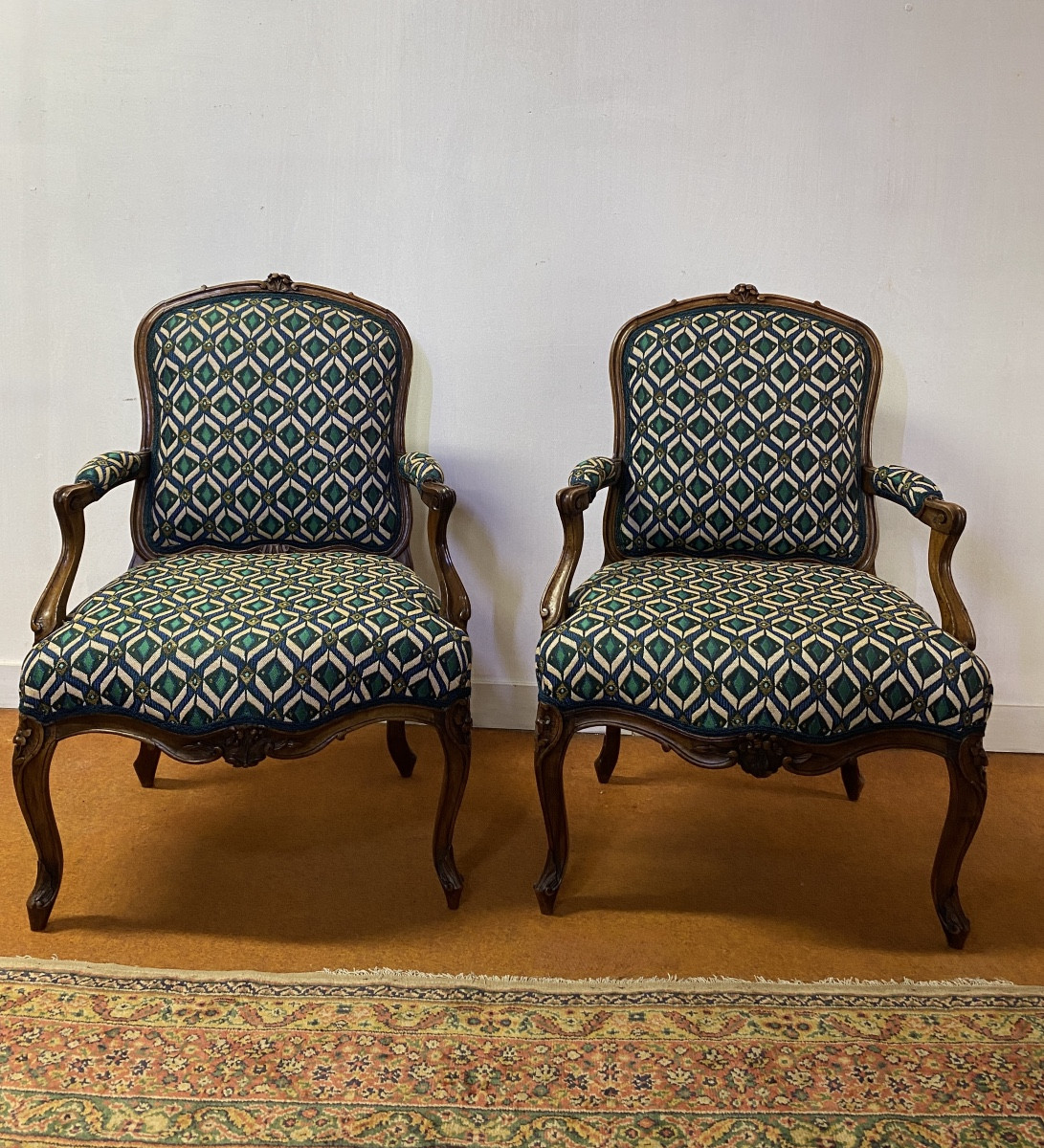 Pair Of 18th-century Walnut Armchairs-photo-4
