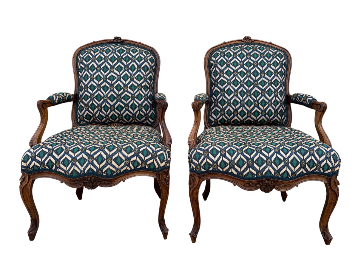 Pair Of 18th-century Walnut Armchairs-photo-2