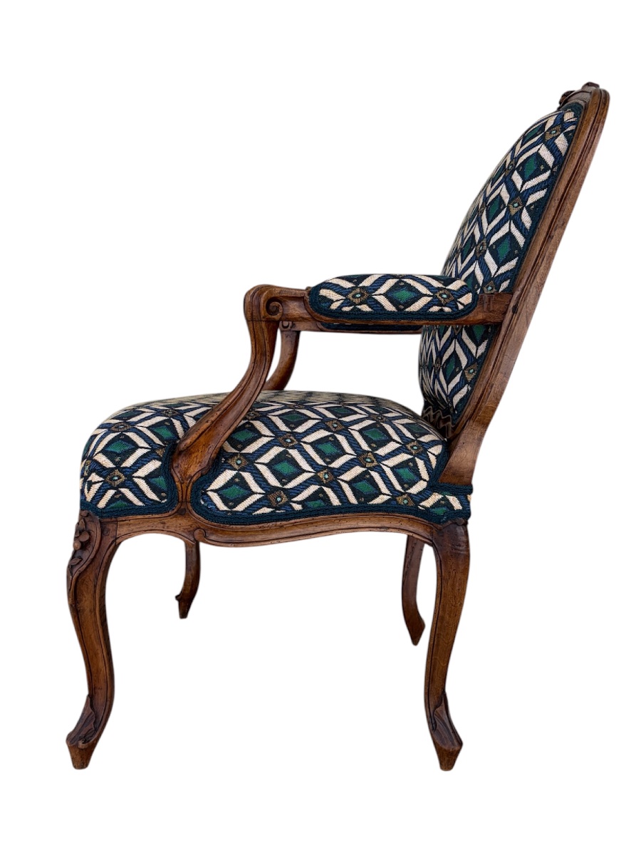 Pair Of 18th-century Walnut Armchairs-photo-2