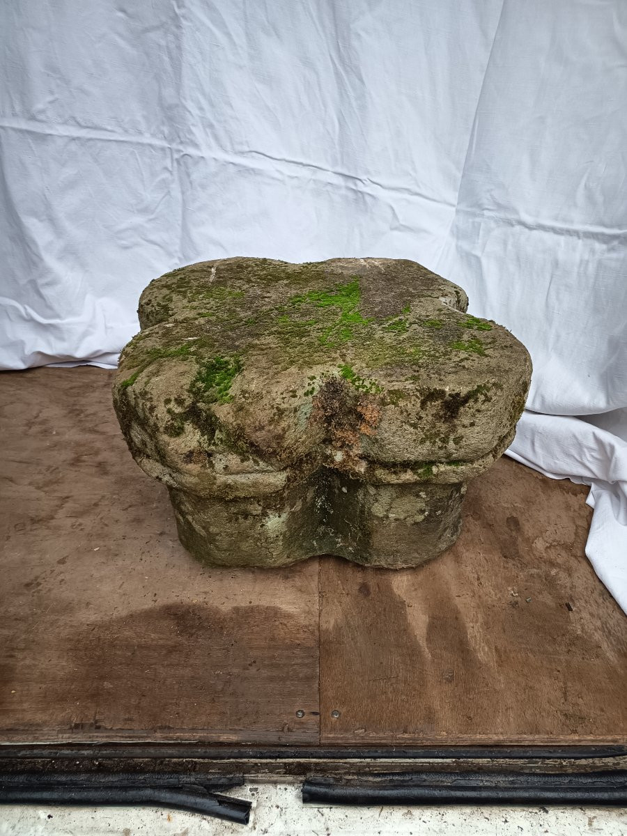 Pierre en granit époque Gothique-photo-1