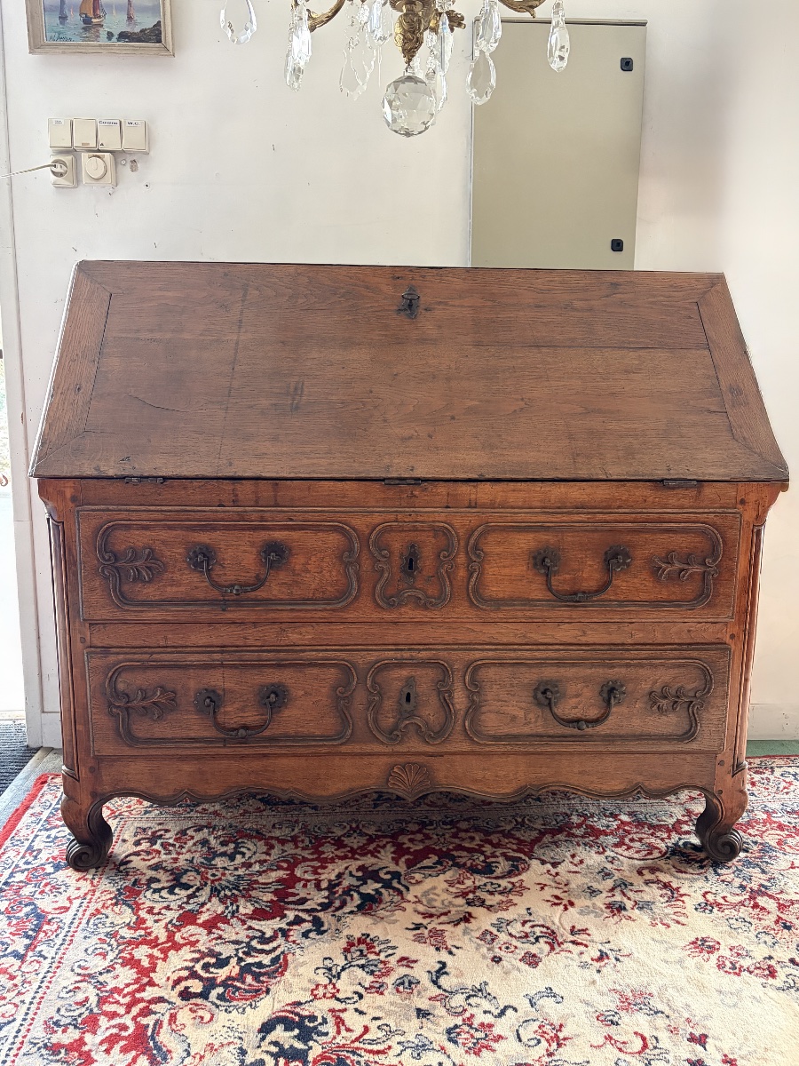 Bureau scriban en chêne du XVIIIe siècle – Abattant et 15 cassiers