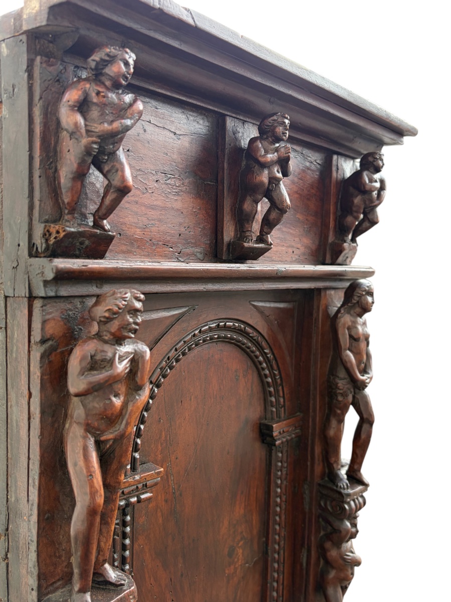 Genoese Stipo In Walnut And Elm Burl – Cabinet With 36 Statues, Circa 1600-photo-3