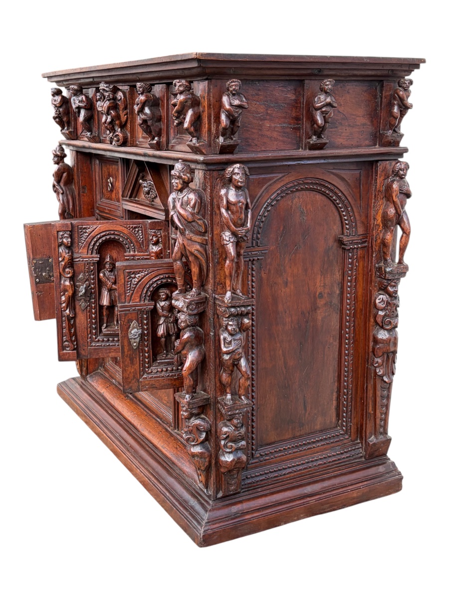 Genoese Stipo In Walnut And Elm Burl – Cabinet With 36 Statues, Circa 1600-photo-6