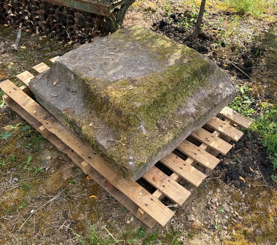 Têtes de piliers en granit époque XVIIIème siècle-photo-3