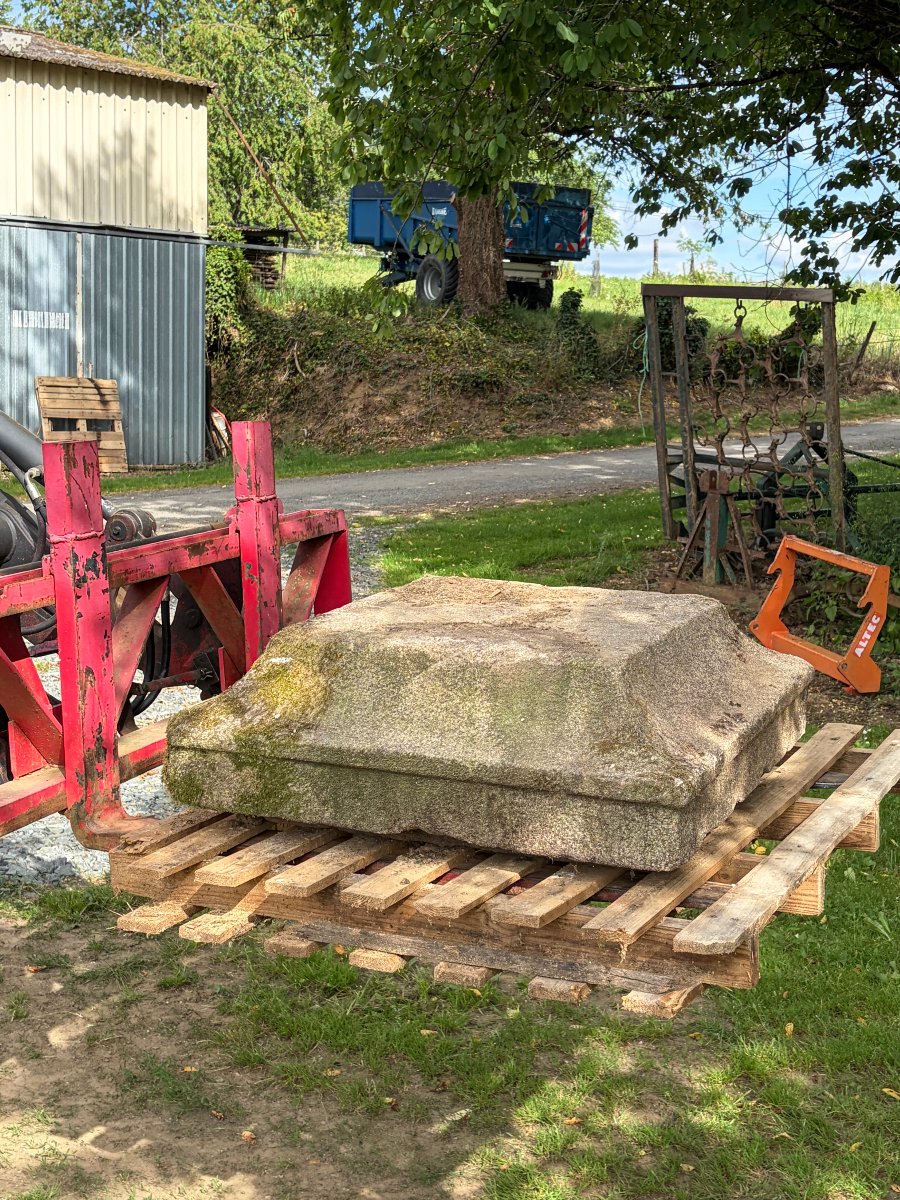 Têtes de piliers en granit époque XVIIIème siècle-photo-2