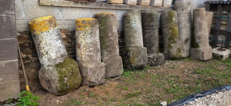 18th-century Monolithic Granite Roadside Marker-photo-2