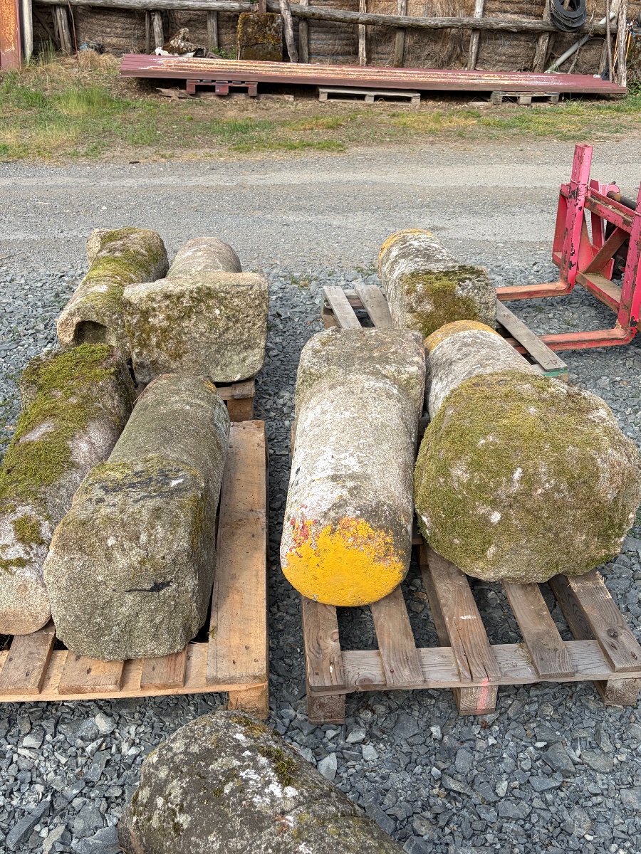 18th-century Monolithic Granite Roadside Marker-photo-8