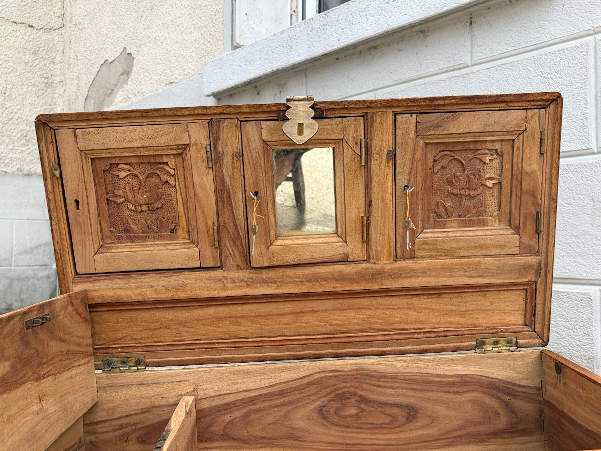 19th-century Camphor Wood Sea Chest-photo-4