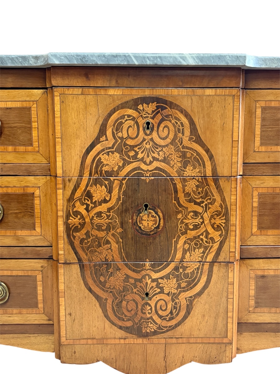 Commode à ressaut, en noyer-photo-2