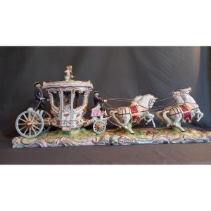 Carrosse En Porcelaine Tiré Par 4 Chevaux