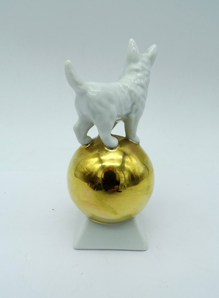 Small Fox Terrier On Golden Globe Sitzendorf Years 60/70-photo-1