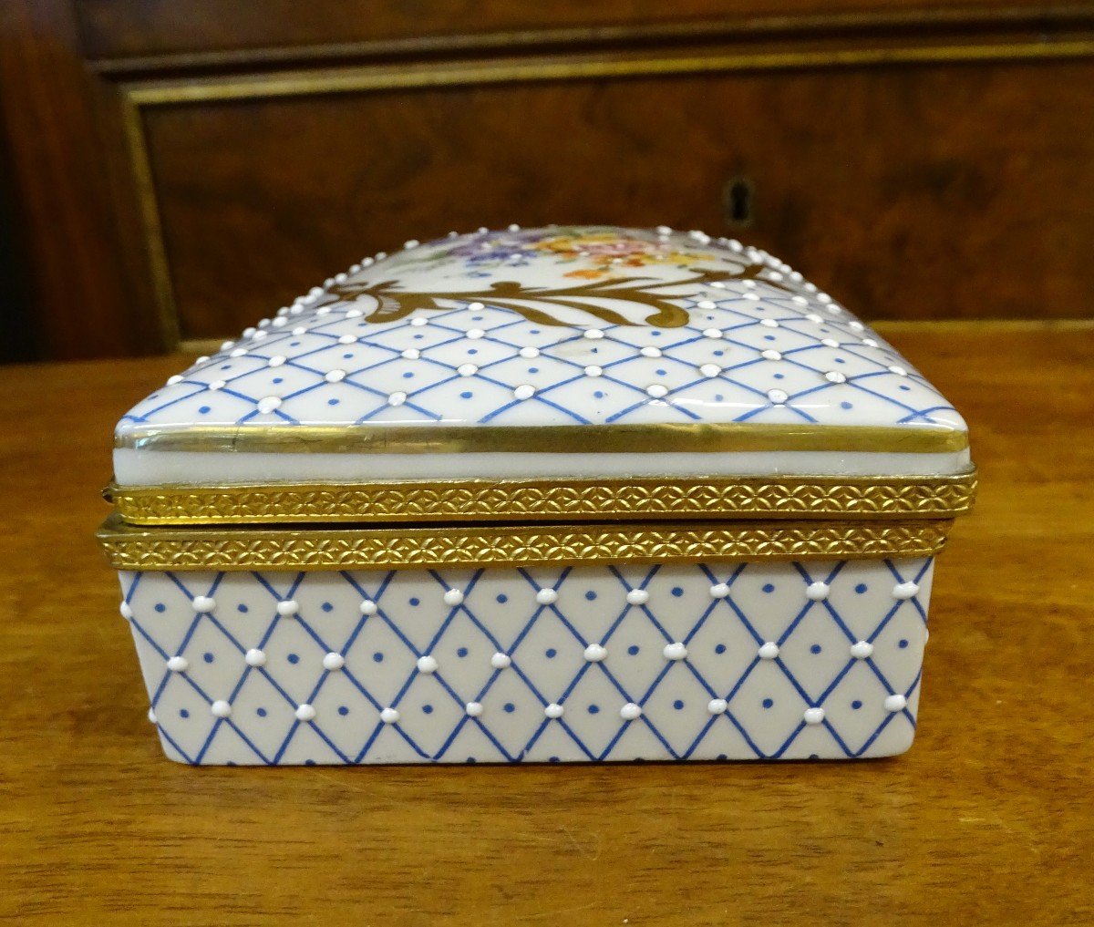 Limoges Porcelain Box 1950s-photo-1