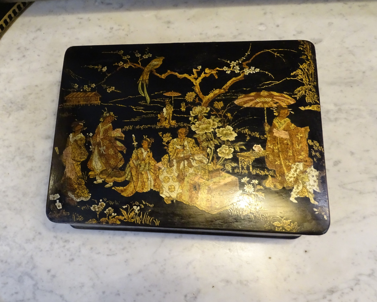 Papier-mâché Box Late 19th/1900