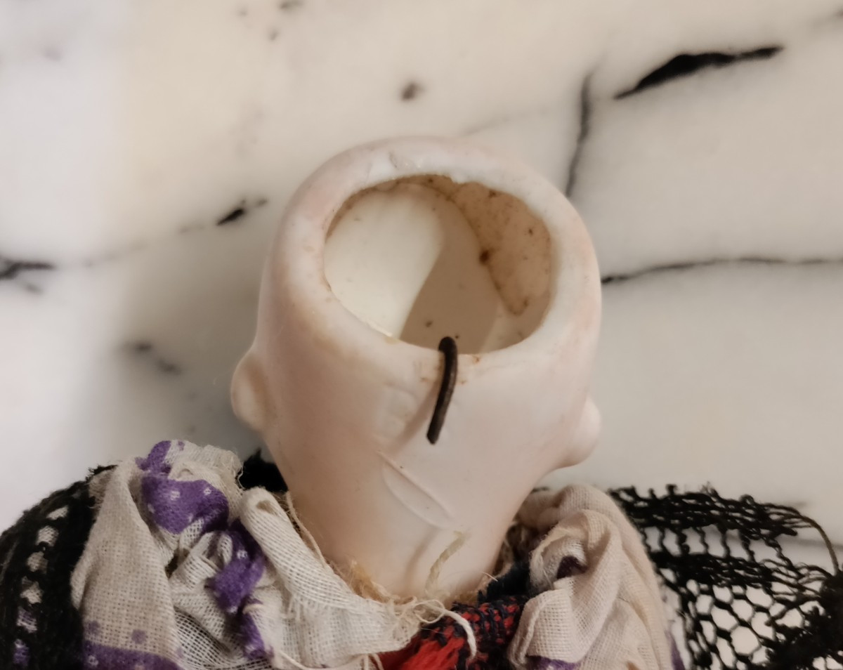 Petite Poupée Tête en Porcelaine -photo-6