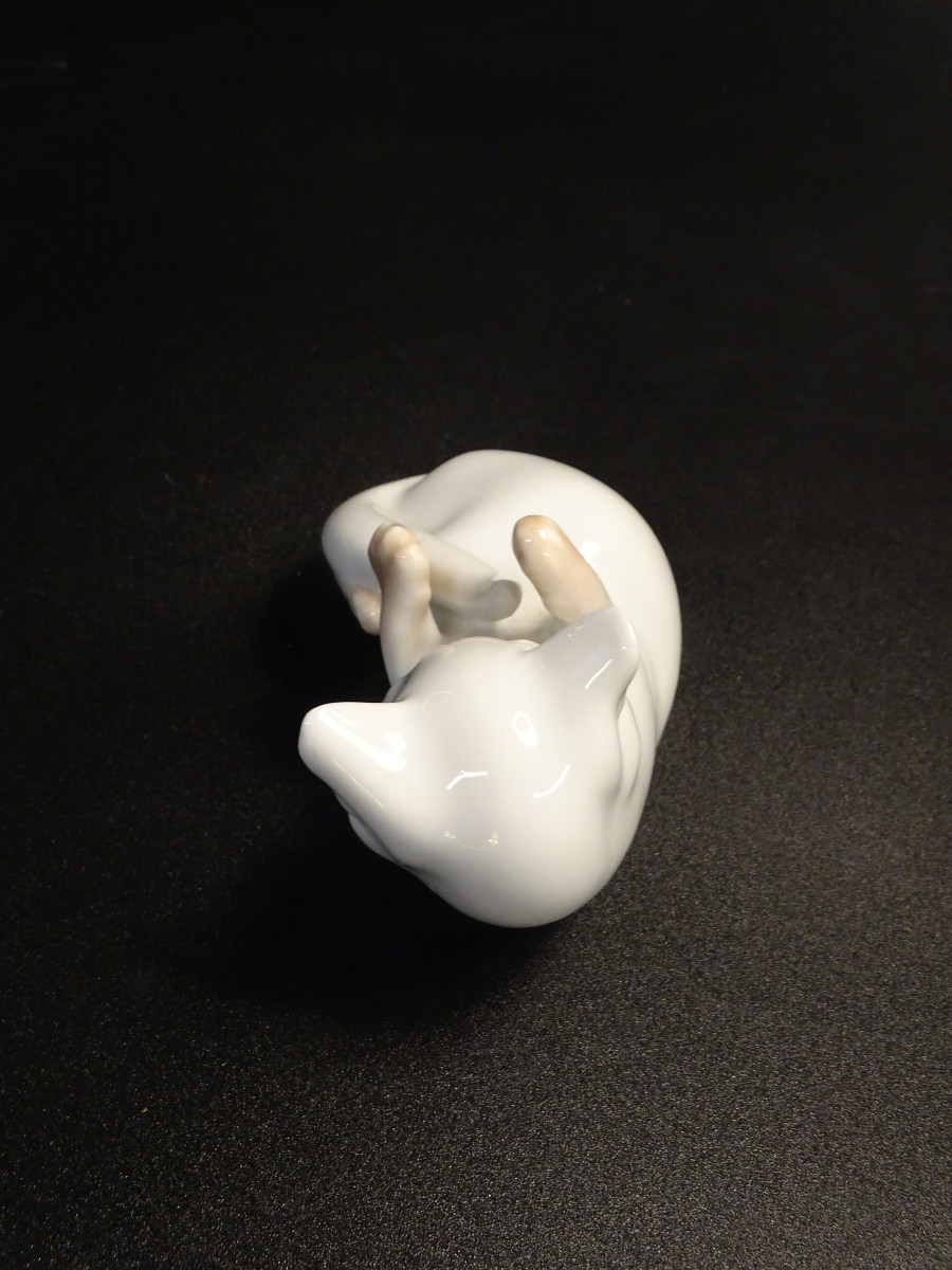 Royal Copenhague Chat Couché Jouant-photo-2