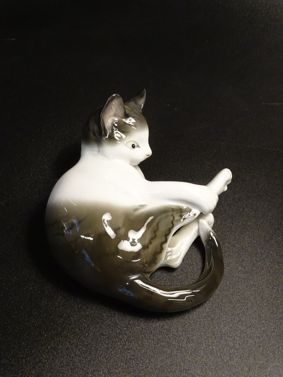 Pfeffer Gotha Porcelain Cat-photo-2