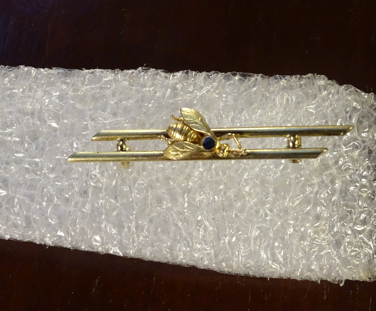 Broche à l'Abeille et Saphir Fix