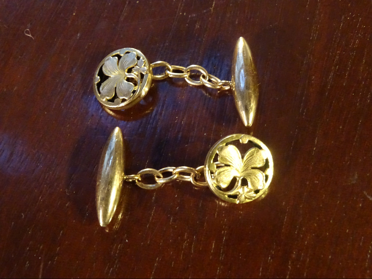 Pair Of Art Nouveau Clover Decorated Cufflinks