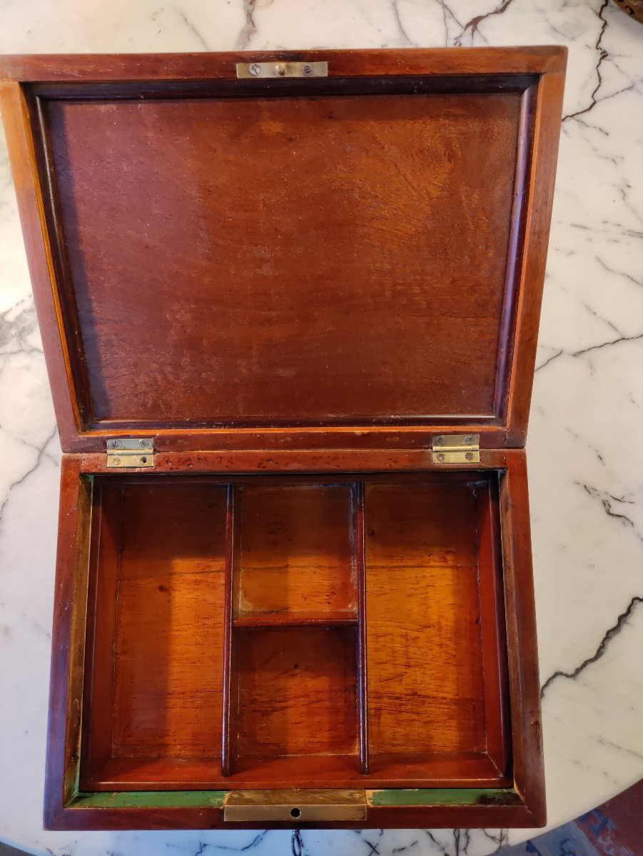 Large Walnut Box 19th-photo-1