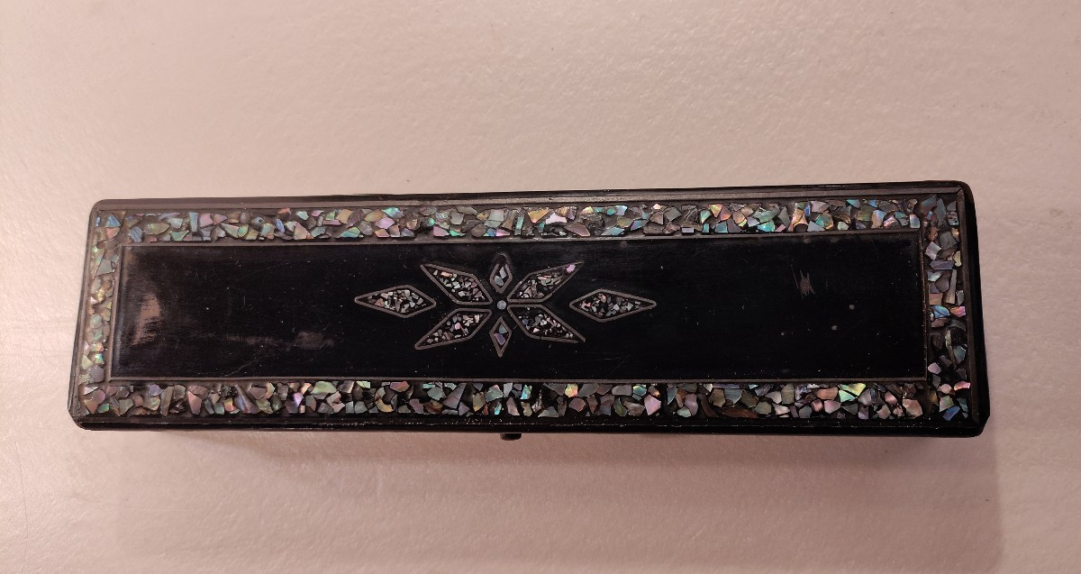 Plumier en Papier Mâché ou Carton Bouilli et Nacre