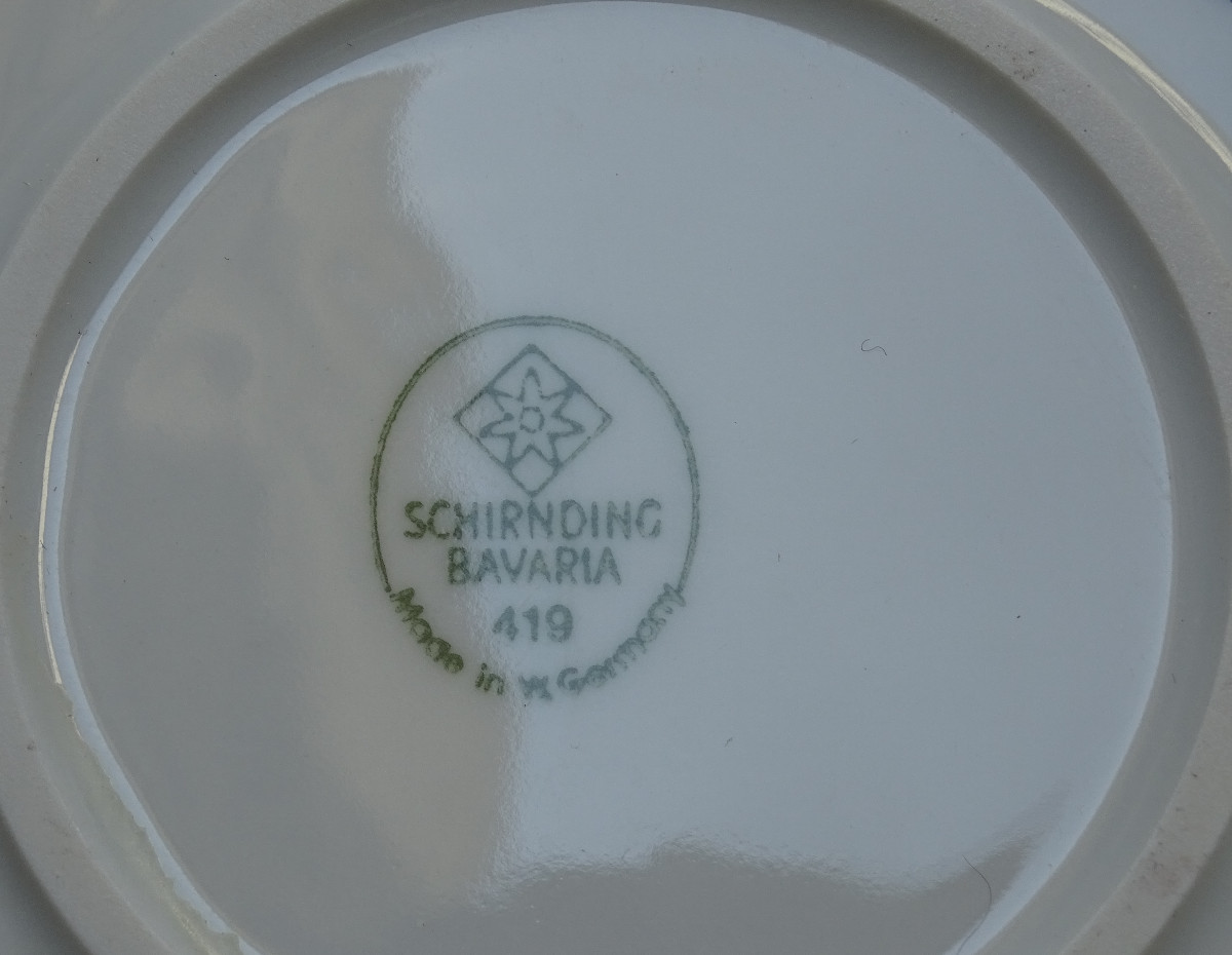 German Porcelain Dish With Parrots 1980/1990s-photo-2