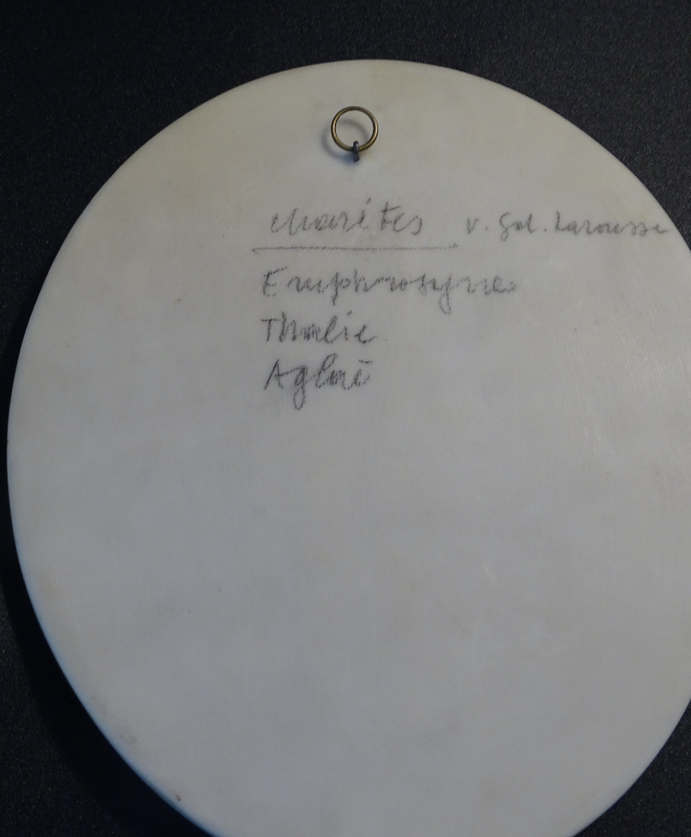 3 Graces Biscuit Oval Medallion-photo-4