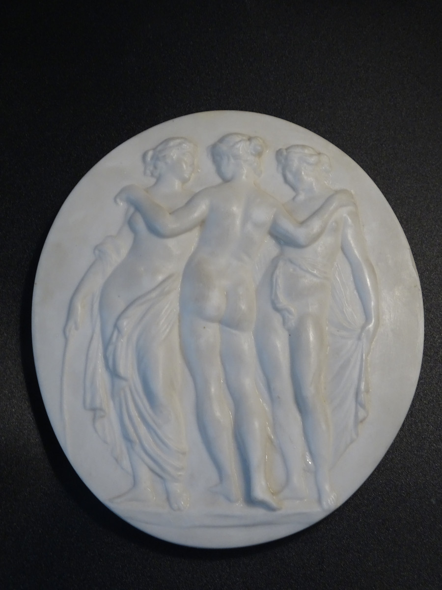 3 Graces Biscuit Oval Medallion
