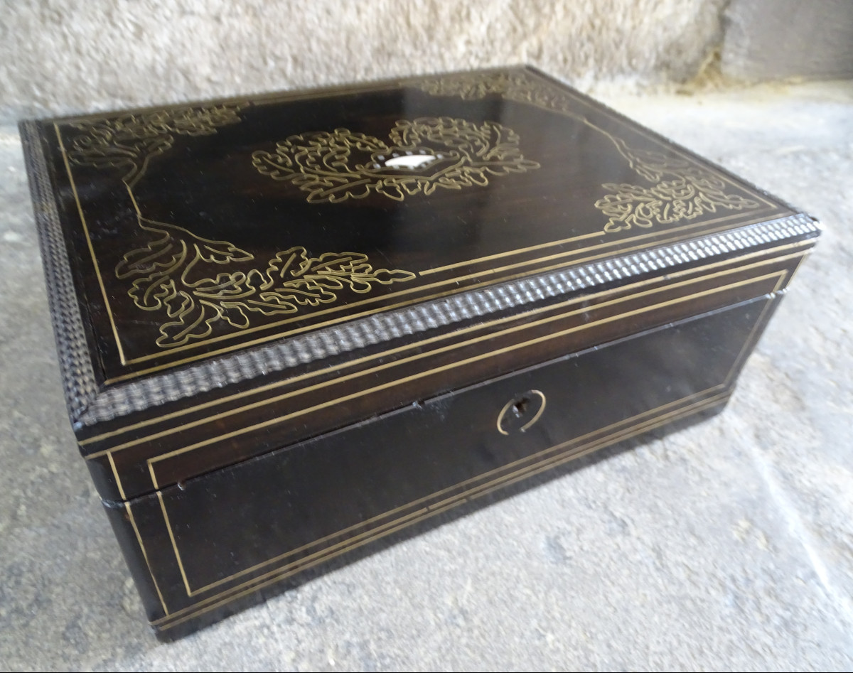 Coffret en Palissandre, Ivoire et Filets de Laiton