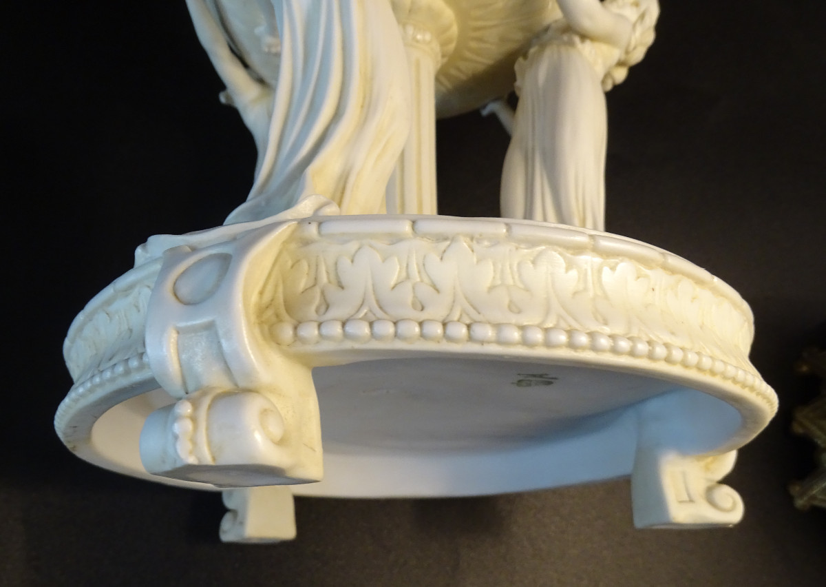 Centre de Table en Biscuit Art Nouveau-photo-1