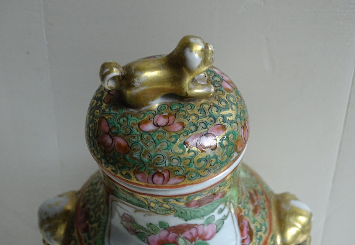 Small Covered Baluster Vase Canton 19th-photo-1