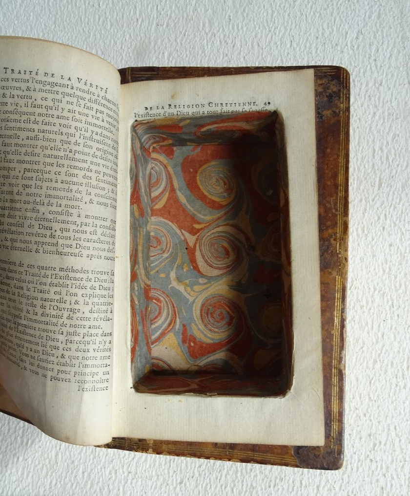 Faux livres anciens en cuir -photo-3