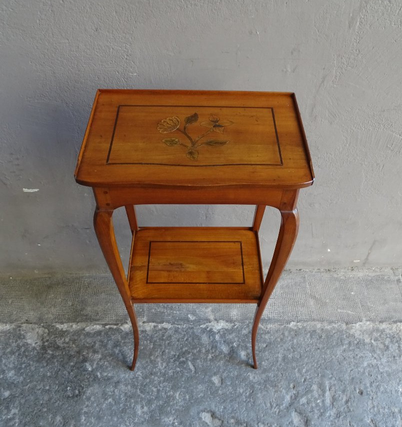 Petite table volante de style Louis XV
