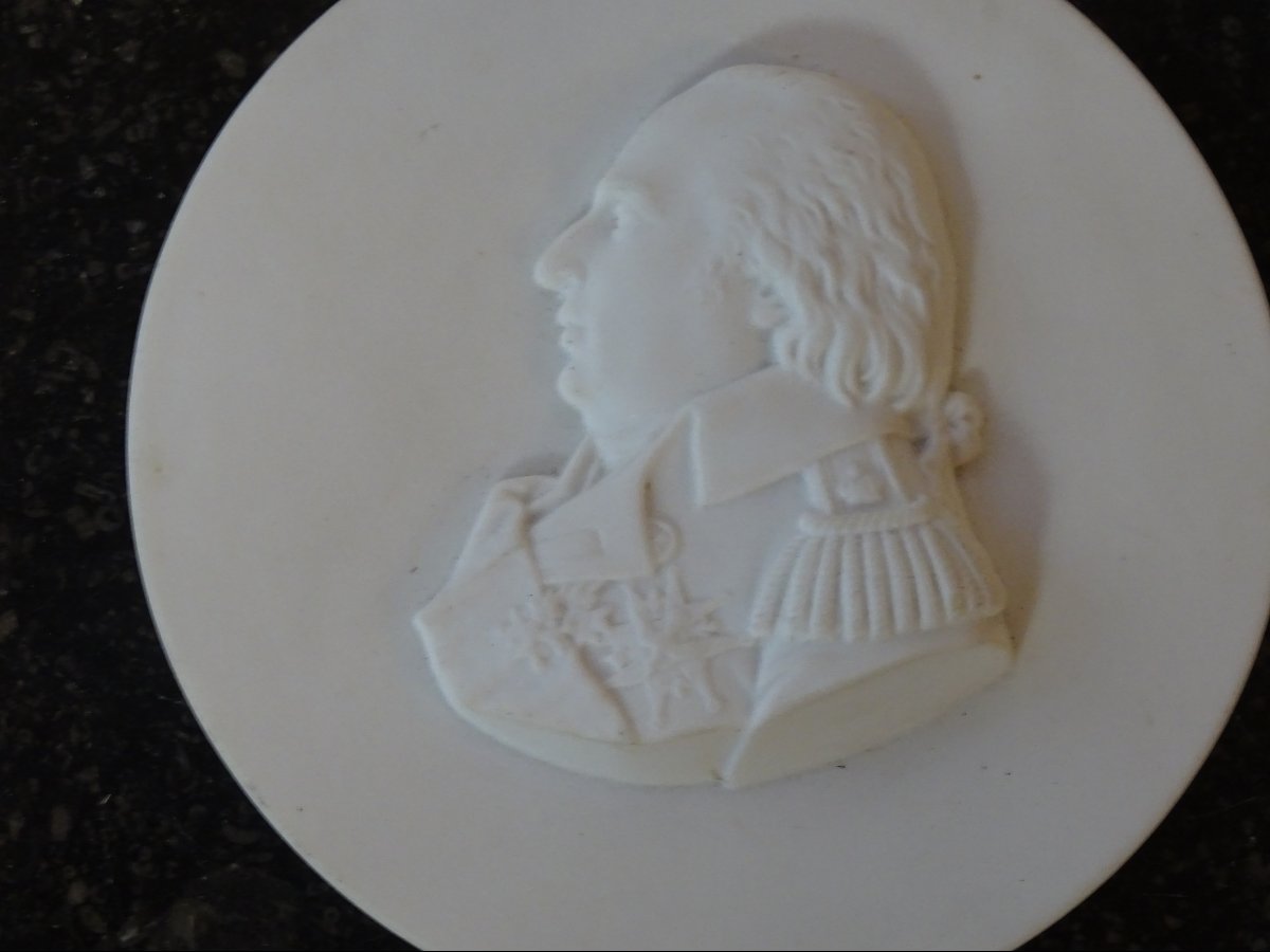 Miniature de Louis XVIII en biscuit de Sèvres-photo-2