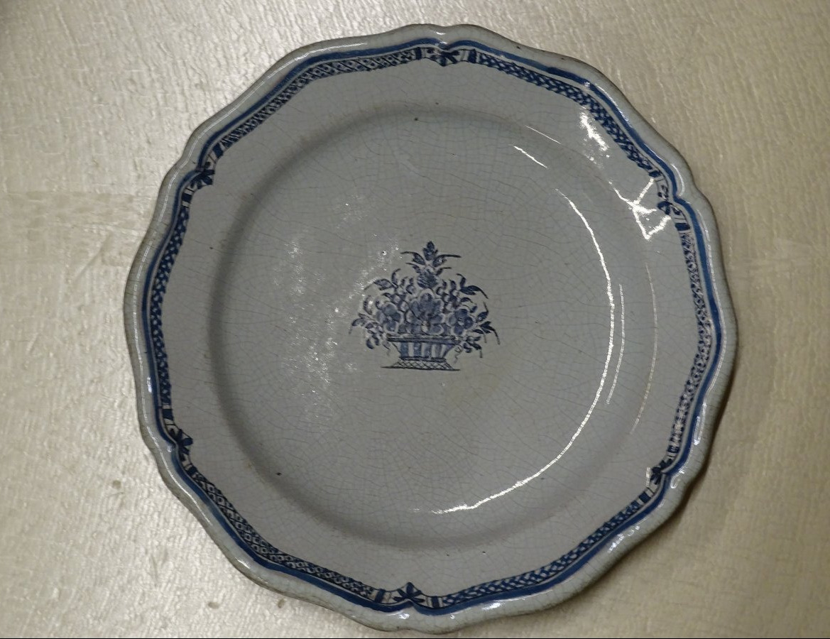 "cul Noir" Large Deep Dish From Rouen Or Forges -les-eaux