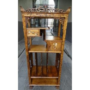 Meuble de présentation dans le goût de Viardot 1900