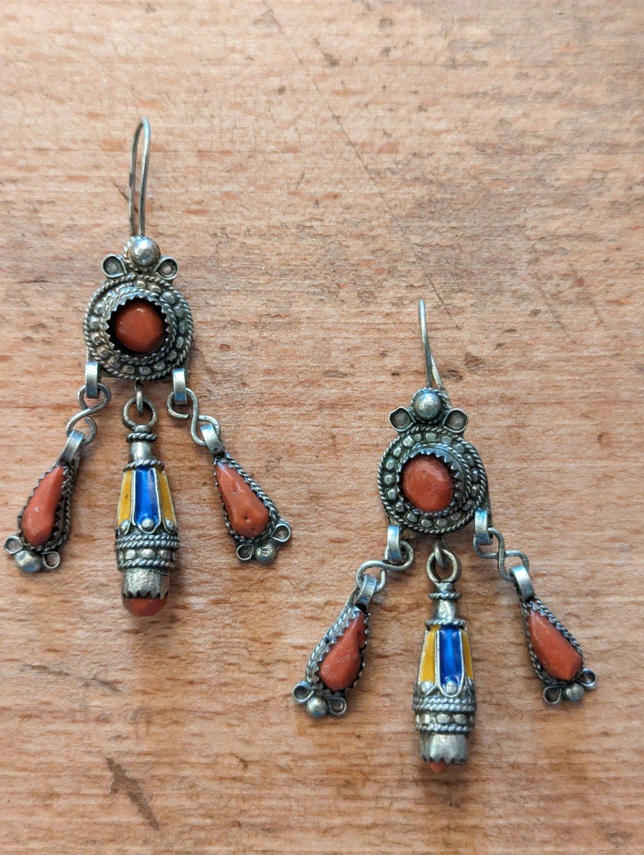 Pair Of Berber Earrings, Old, In Hallmarked And Enamelled Silver, With Coral-photo-2