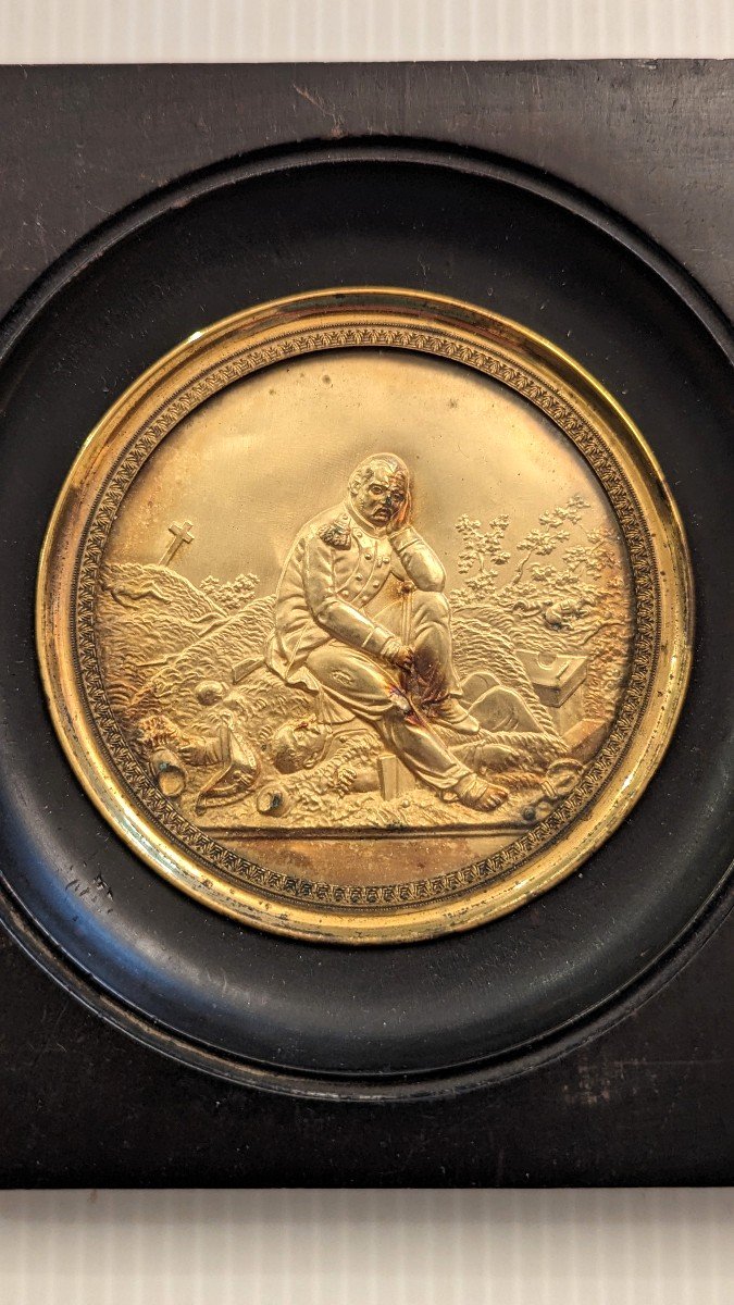 19th Century Medallion, In Stamped And Gilded Copper, In A Frame, Depicting A Military Defeat-photo-2
