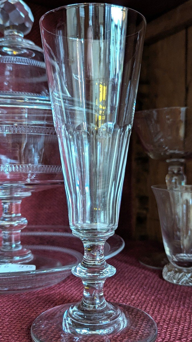8 Flûtes à champagne 19ème, en verre taillé -photo-2