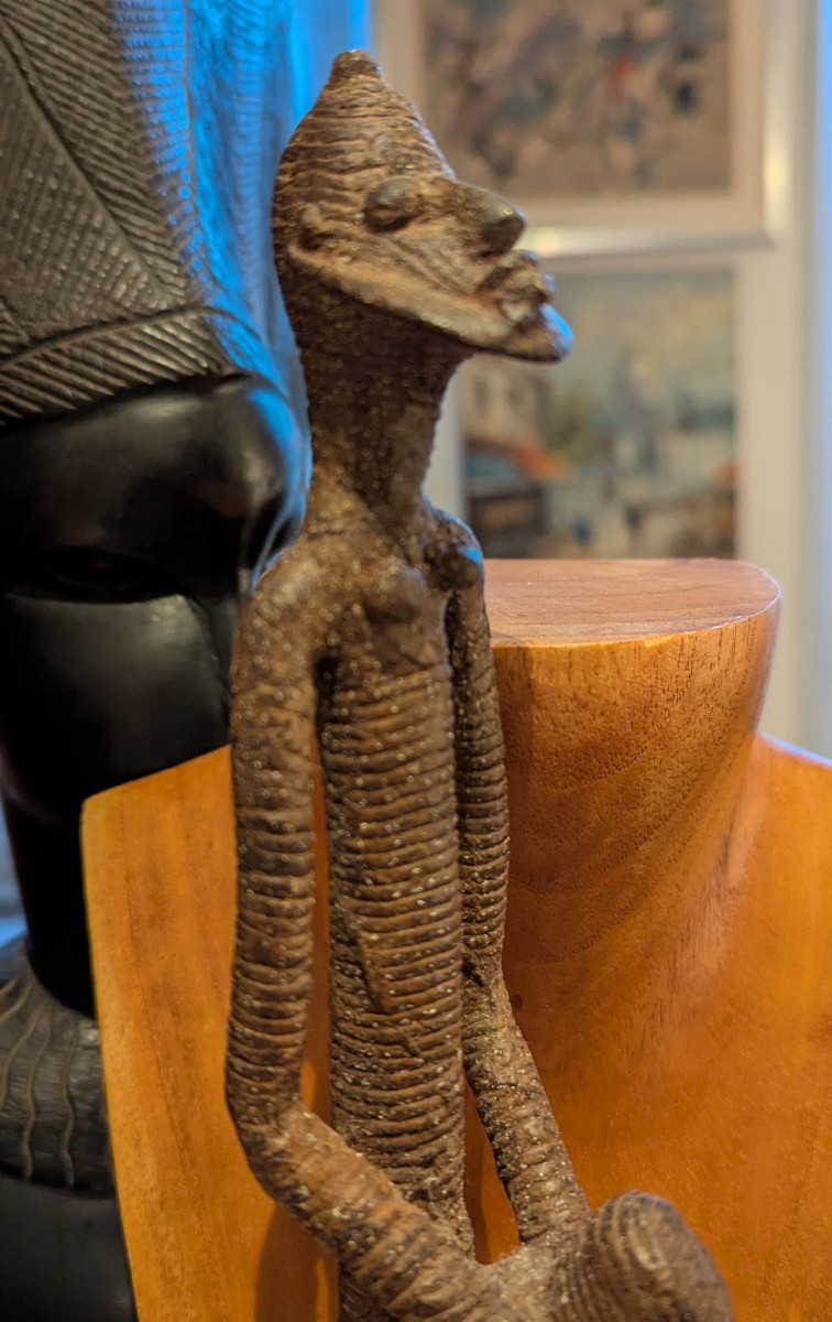 Curious African Woman, In Bronze, Very Slender - Ethnic Statue-photo-4