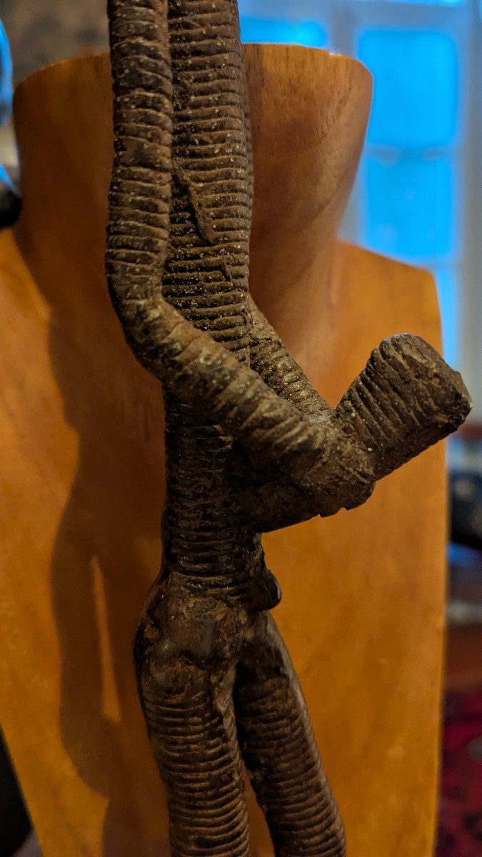Curious African Woman, In Bronze, Very Slender - Ethnic Statue-photo-1