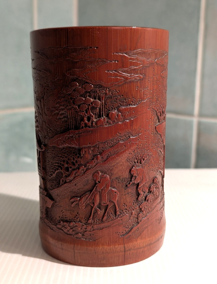Pot à pinceaux ou bitong, en bambou sculpté, 19ème-Grande finesse d'exécution 