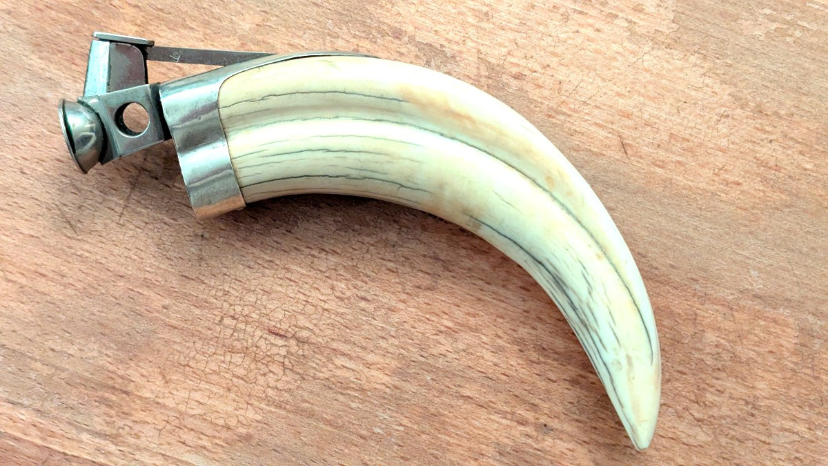 Coupe cigare Art Déco, en dent de phacochère et argent massif