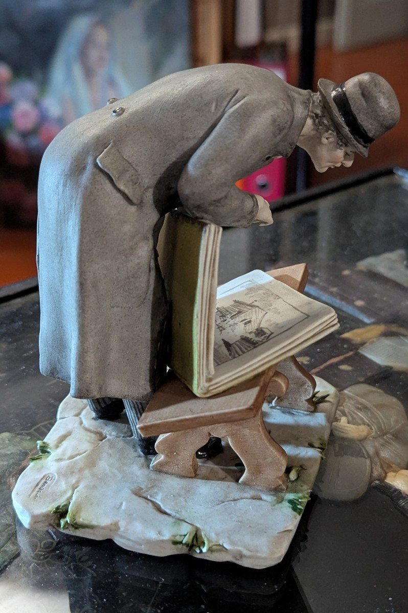 Le Collectionneur de gravures-Figurine en biscuit peint-photo-4