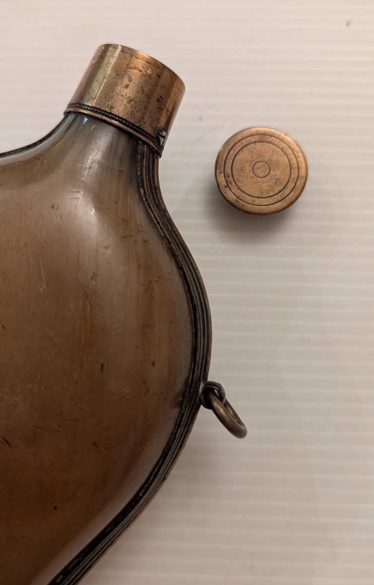 Powder Flask In Blond Horn And Brass, With Dispenser - 19th Century-photo-4