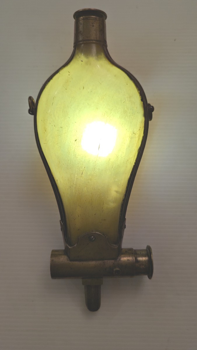Powder Flask In Blond Horn And Brass, With Dispenser - 19th Century